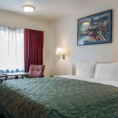 Rodeway Inn Бомонт Экстерьер фото